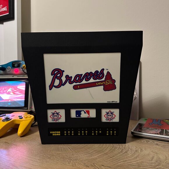 Vintage MLB Atlanta Braves Scoreboard Portable Wall Lamp - Picture 1 of 7